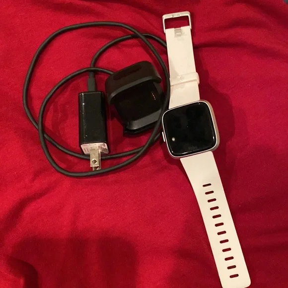 Fitbit Versa Lite Edition Smart Watch - Picture 4 of 6